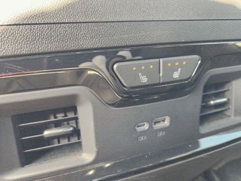 Used 2024 Chevrolet Silverado 2500 ZR2 w/ Technology Package image 31