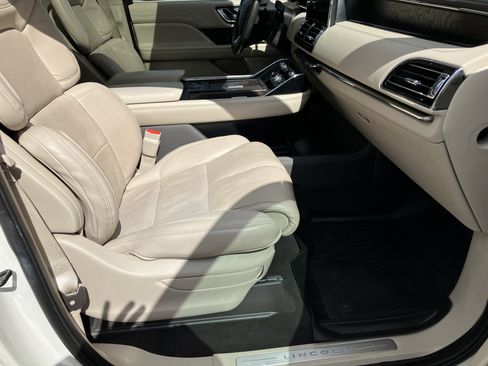 Used 2020 Lincoln Navigator Reserve w/ Luxury Package image 14