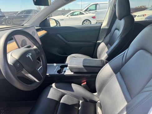 Used 2022 Tesla Model Y Long Range image 8