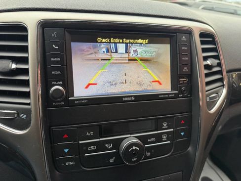 Used 2013 Jeep Grand Cherokee Laredo image 26