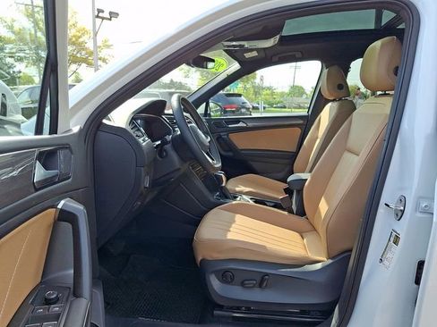 Used 2023 Volkswagen Tiguan SE w/ Panoramic Sunroof Package AWD/4WD image 13