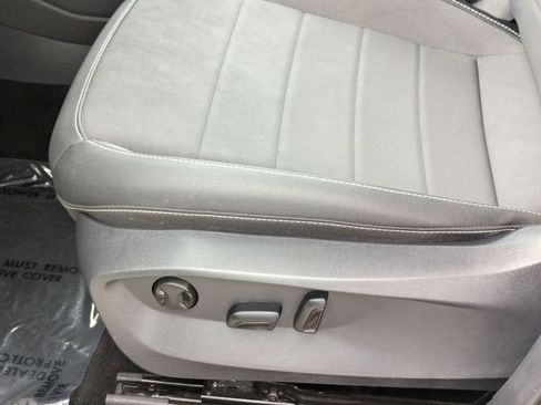 Used 2024 Volkswagen Taos SE image 15