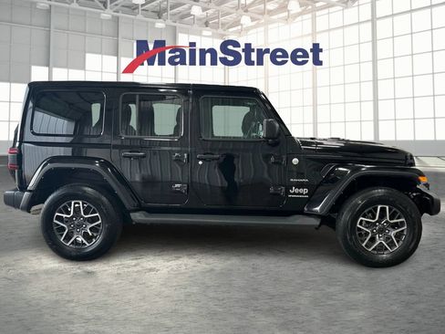 Used 2024 Jeep Wrangler Unlimited Sahara AWD/4WD image 6