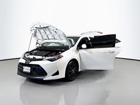 Used 2018 Toyota Corolla LE FWD image 14