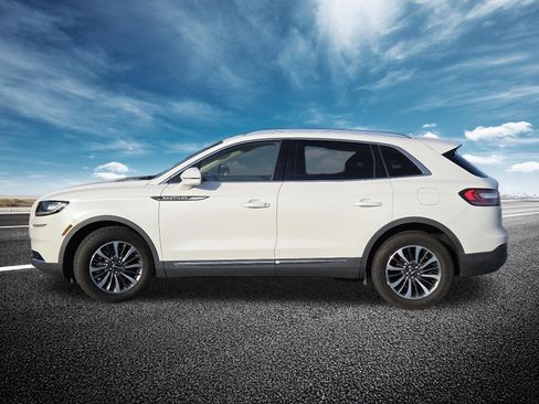 Used 2022 Lincoln Nautilus FWD w/ Premium Package image 17