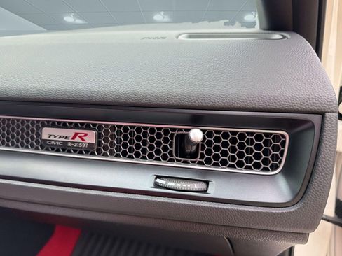 Used 2025 Honda Civic Type R image 38