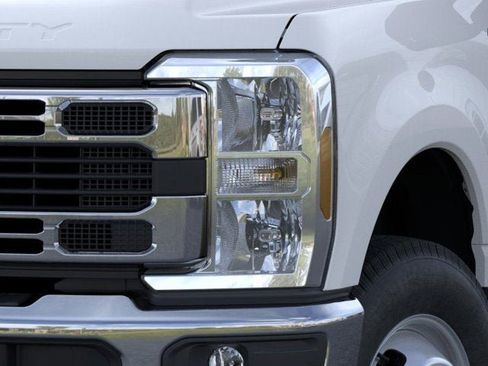 New 2026 Ford F350 XLT image 40