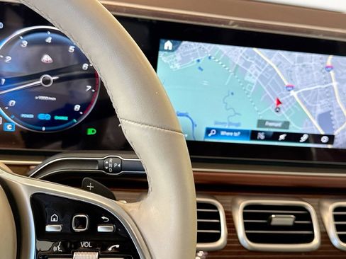 Used 2023 Mercedes-Benz Maybach GLS 600 4MATIC image 16
