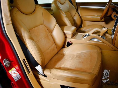 Used 2008 Porsche Cayenne GTS image 43