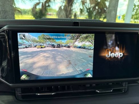 Used 2025 Jeep Gladiator Mojave w/ Convenience Group AWD/4WD image 64