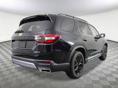 New 2025 Honda Pilot Touring image 3