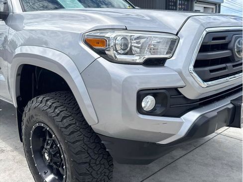 Used 2018 Toyota Tacoma SR5 RWD image 10