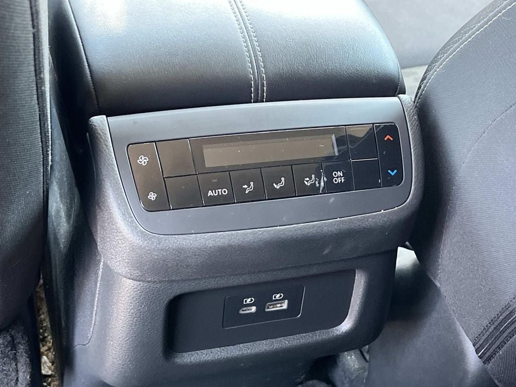 Used 2024 Nissan Pathfinder SV AWD/4WD image 18