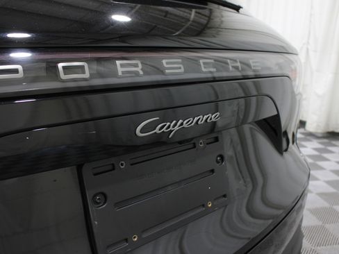 Used 2023 Porsche Cayenne Platinum Edition AWD/4WD image 28