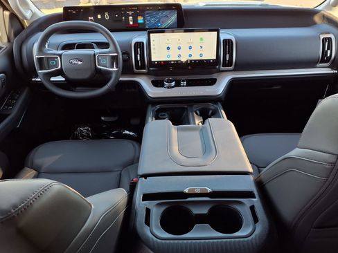 New 2025 Ford Expedition Active image 6