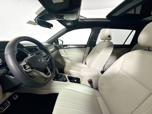 Used 2024 Volkswagen Tiguan SE R-Line image 21