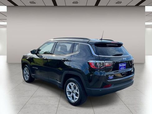 Used 2025 Jeep Compass Latitude AWD/4WD image 5