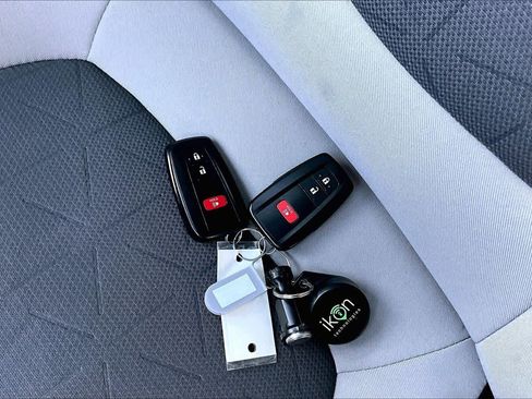 Used 2019 Toyota RAV4 XLE image 15