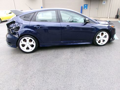 Used 2016 Ford Focus ST image 2