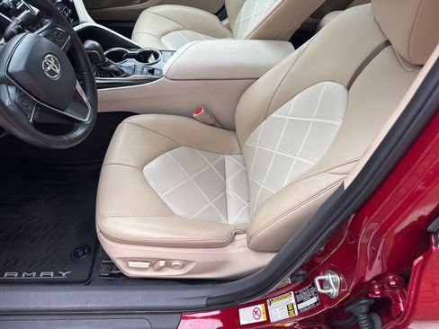 Used 2018 Toyota Camry XLE image 18