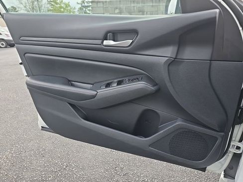 Used 2025 Nissan Altima 2.5 SV image 30