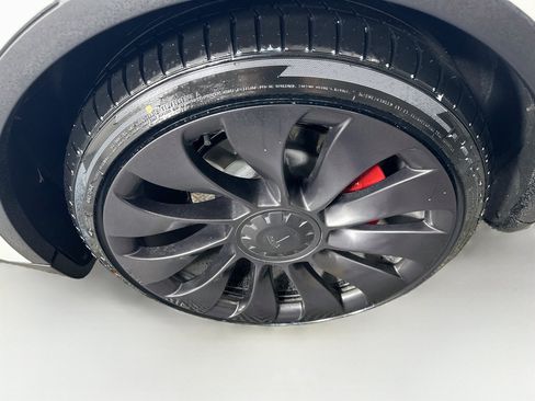 Used 2023 Tesla Model Y Performance AWD/4WD image 11