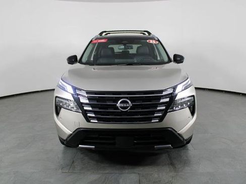 Certified 2025 Nissan Rogue Platinum FWD image 14