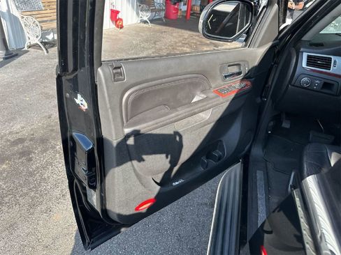 Used 2011 Cadillac Escalade ESV Luxury image 12