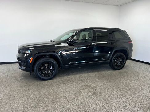 Used 2024 Jeep Grand Cherokee Altitude image 20