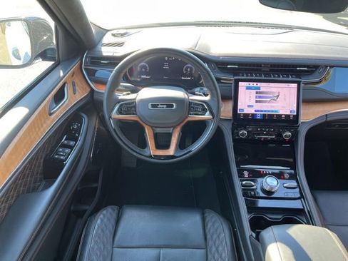 New 2025 Jeep Grand Cherokee Summit image 9