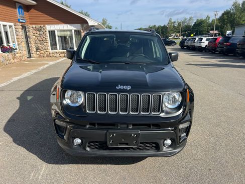 Used 2023 Jeep Renegade Latitude w/ Premium Group AWD/4WD image 2