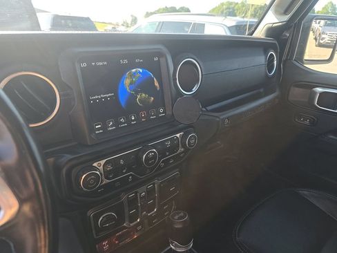 Used 2022 Jeep Wrangler Unlimited Rubicon 4xe w/ Dual Top Group AWD/4WD image 6
