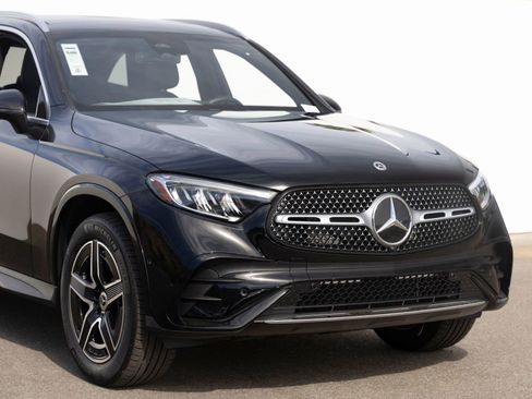Used 2026 Mercedes-Benz GLC 300 image 3