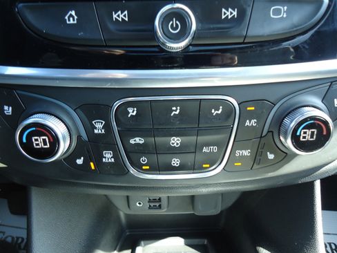 Used 2022 Chevrolet Traverse Premier w/ LPO, 'HIT The Road' Package AWD/4WD image 18