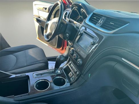 Used 2016 Chevrolet Traverse LT w/ Style and Technology Package image 24