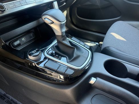 Used 2025 Kia Seltos S image 38