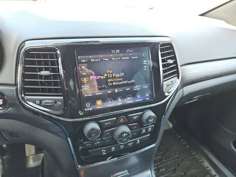 Used 2019 Jeep Grand Cherokee Laredo image 21