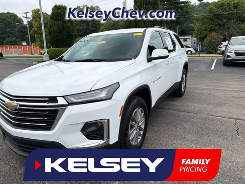 Used 2023 Chevrolet Traverse LT FWD image 1