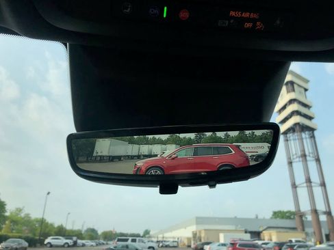 Used 2023 Cadillac Escalade Premium Luxury image 32