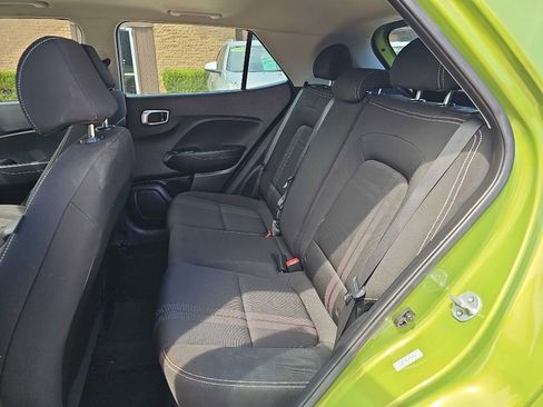 Used 2023 Hyundai Venue SEL image 15