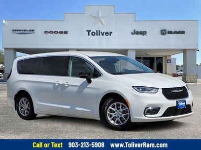 Used 2024 Chrysler Pacifica Touring-L