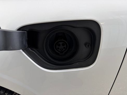 Used 2023 Volvo S60 T8 Plus image 35