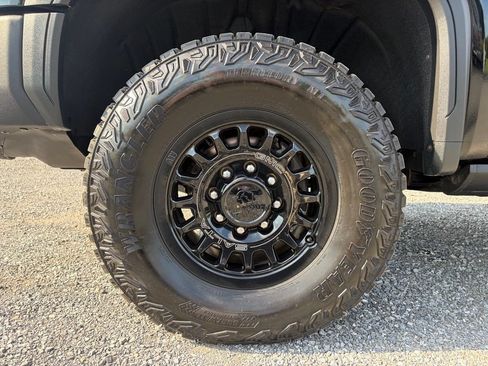 Used 2025 GMC Sierra 2500 AT4X w/ AT4X AEV Edition AWD/4WD image 15