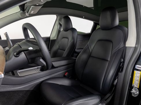 Used 2022 Tesla Model Y Performance image 16