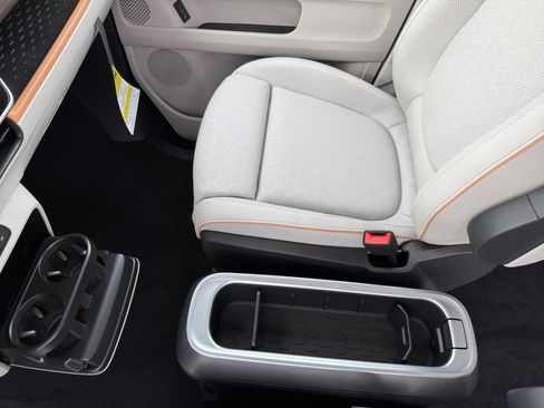 New 2025 Volkswagen ID. Buzz 1st Edition image 14