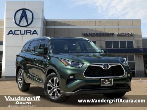Used 2023 Toyota Highlander XLE FWD image 1