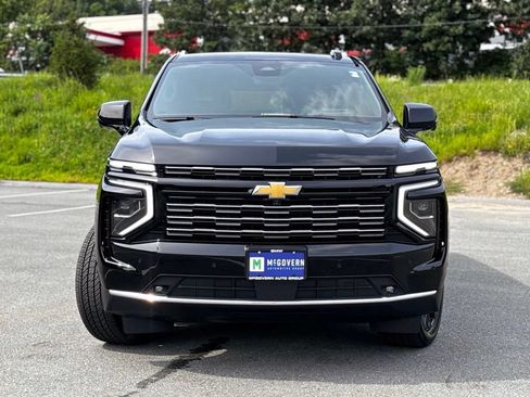 Used 2025 Chevrolet Suburban High Country AWD/4WD image 9