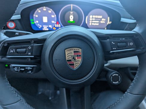 Used 2025 Porsche Macan Electric image 34