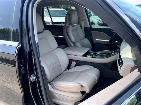 Used 2021 Lincoln Aviator Reserve w/ Equipment Group 208A AWD/4WD image 9