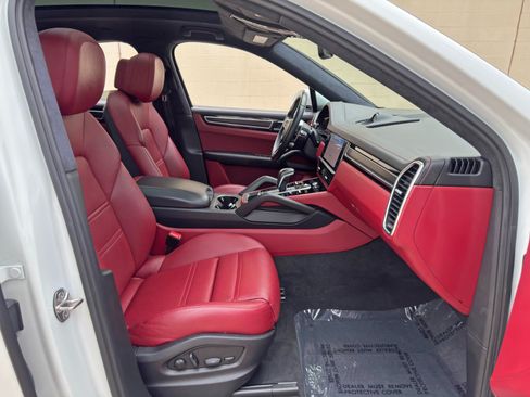 Used 2023 Porsche Cayenne GTS AWD/4WD image 18